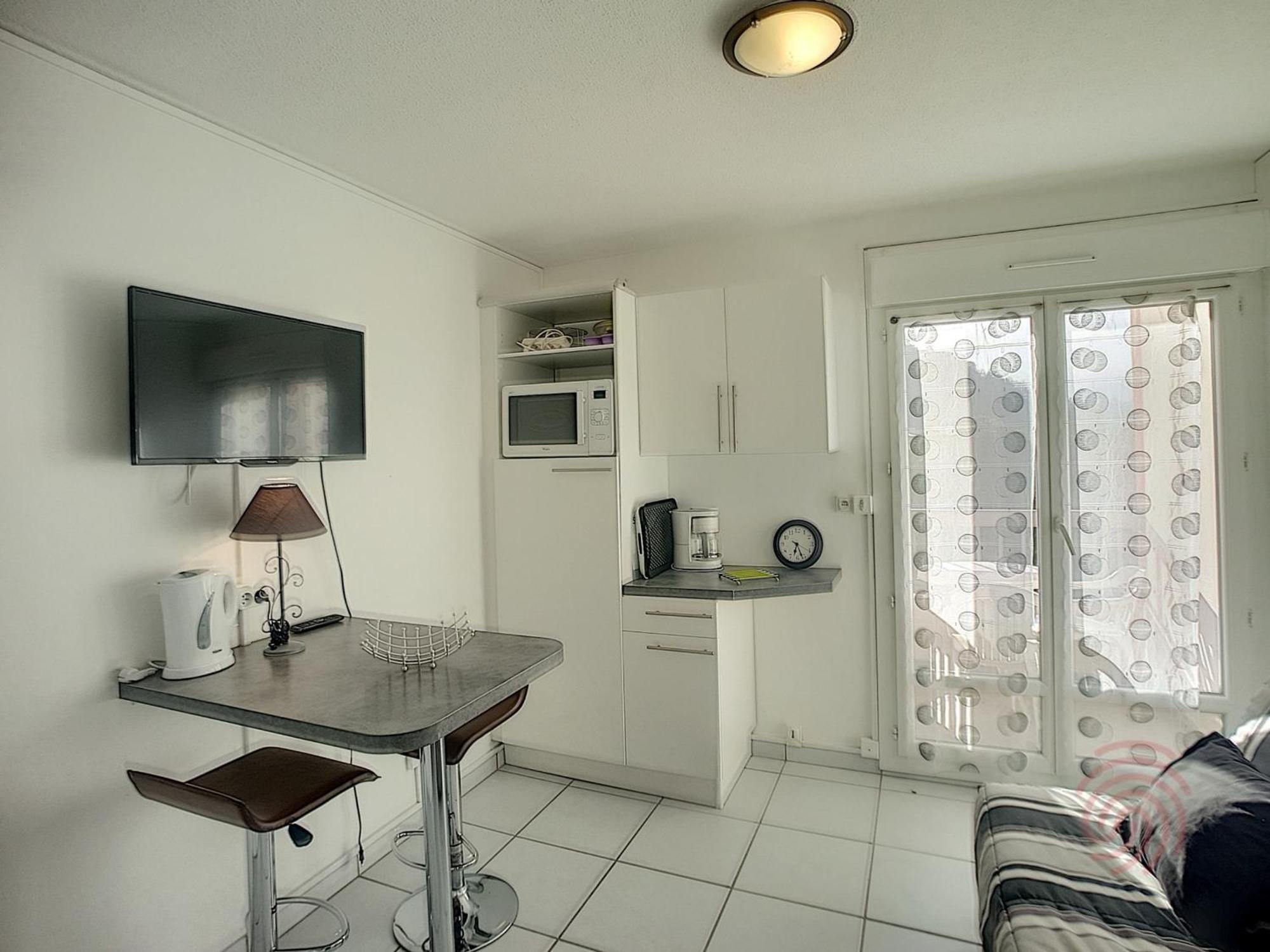 Studio Renove Avec Balcon, Animaux Acceptes, Wifi, A 650M Des Thermes - Fr-1-451-92 Lamalou-les-Bains Buitenkant foto